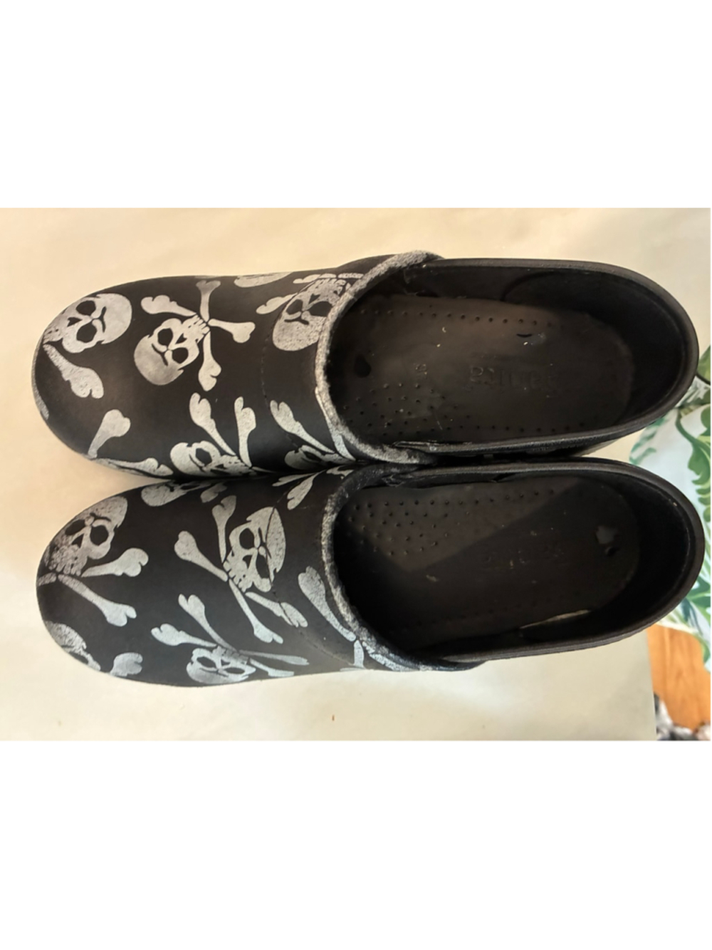 Women's Sanita Clogs Size 7 Black white Skull Print - Picture 7 of 7